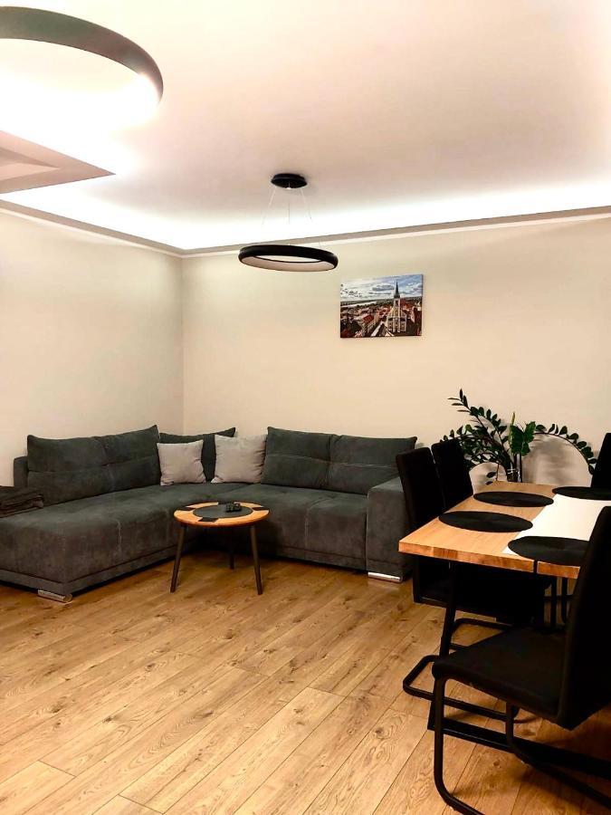 شقة Stary Toruń  في Apartament Sajowy Z Miejscem Postojowym W Garazu Podziemnym المظهر الخارجي الصورة